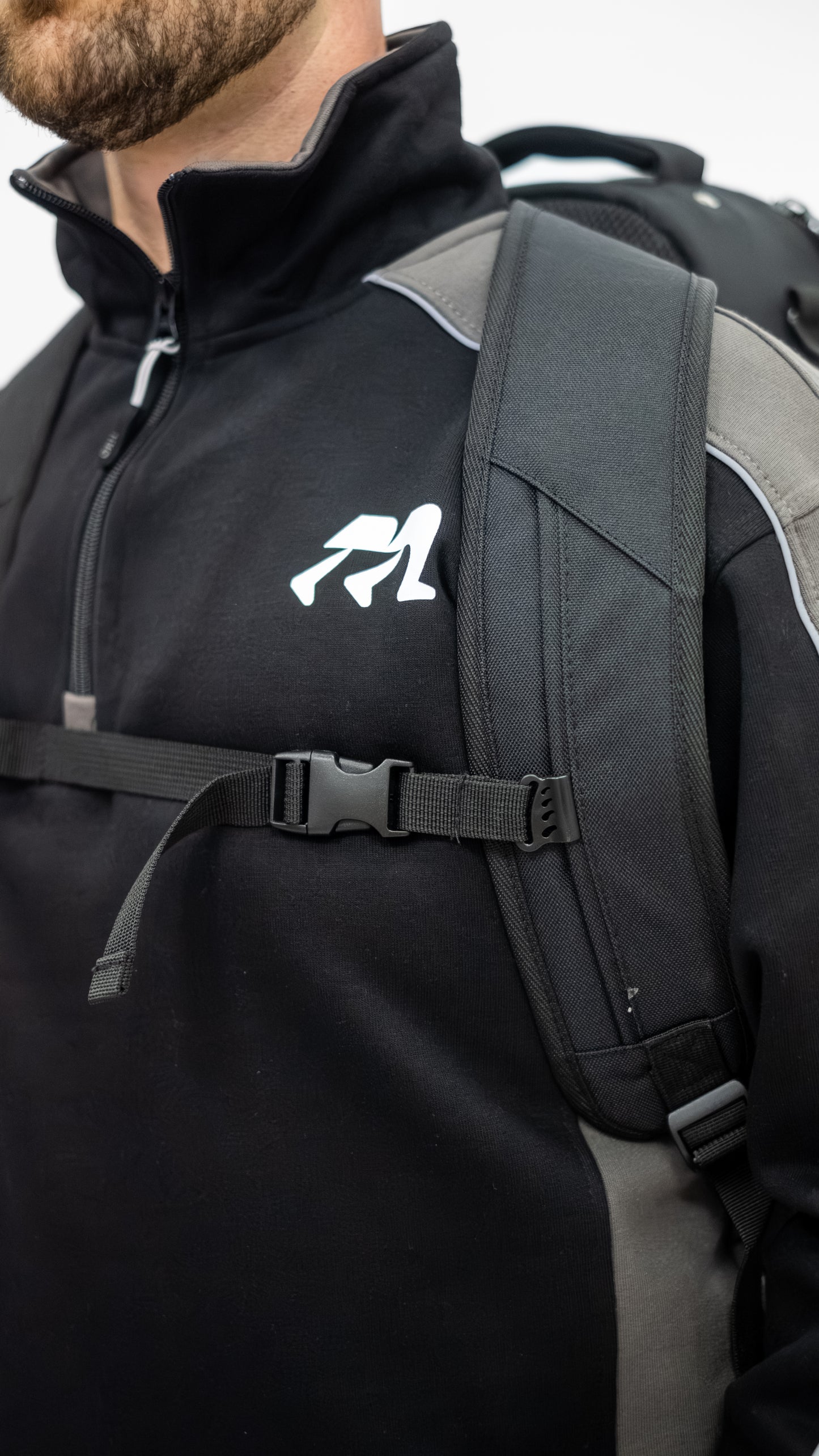 MARCHIFY QUARTER ZIP BLACK GREY